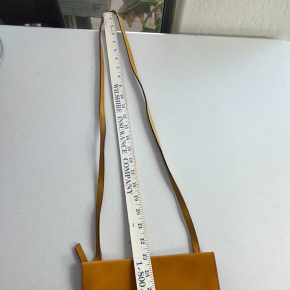 Gap Cognac Leather Crossbody W/ Dainty Bow NWOT - Picture 4 of 9